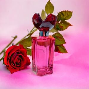 New Oscar DE LA Renta Rose E.D.T. 3.4 Oz, sprayed several times, no box